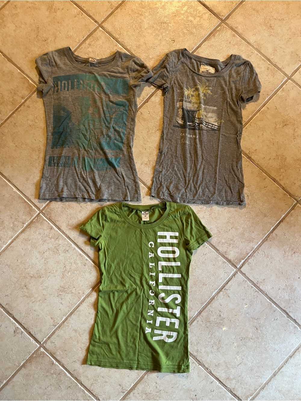 hollister vintage y2k XS (3) graphic tee shirts teen/women